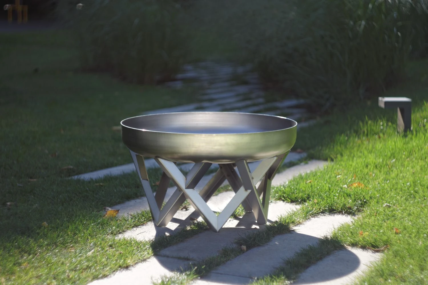 SvenskaV Design Feuerschale Venta XXL - Ø 63 Cm - Edelstahl 2 SvenskaV Design Feuerschale Venta XXL - Ø 63 Cm - Edelstahl – Bild 2