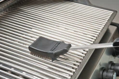 Broil King Grillbürste 47cm Edelstahlborsten Mit Spritzschutz + Ersatzkopf -Broil King || Napoleon || Rösle Verkaufsgeschäft 6692 Broil King Reinigungsbuerste 64014 3 1607696946