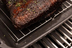 Broil King Gussbräter / Dutch Oven (eckig) / Multi Roaster Inkl. Bratengestell 7 Broil King Gussbräter / Dutch Oven (eckig) / Multi Roaster Inkl. Bratengestell -Broil King || Napoleon || Rösle Verkaufsgeschäft Broil King Gusseisenbraeter Bratengestell 69610