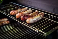 Grillfürst G621G 6-Brenner Edelstahl-Gasgrill - Eintracht Frankfurt Edition - Gusseisenroste -Broil King || Napoleon || Rösle Verkaufsgeschäft Grillfuerst Gasgrill Bratwurst Warmhalterost 3