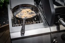 Grillfürst G410G 4-Brenner Gasgrill Mit Hochtemperaturbrenner Und Gusseisen Rosten - X-DEAL Inkl. Zubehörpaket 38 Grillfürst G410G 4-Brenner Gasgrill Mit Hochtemperaturbrenner Und Gusseisen Rosten - X-DEAL Inkl. Zubehörpaket -Broil King || Napoleon || Rösle Verkaufsgeschäft Grillfuerst Gasgrill G410G Gusspfanne Steakzone