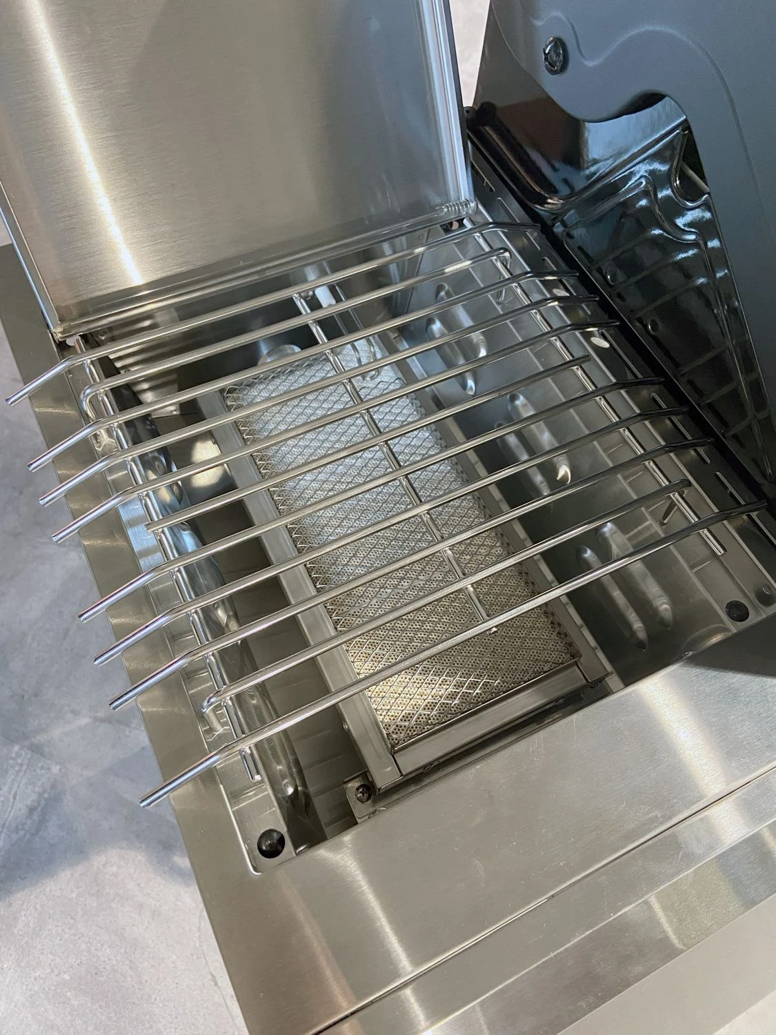 Grillfürst G410G 4-Brenner Gasgrill Mit Hochtemperaturbrenner Und Gusseisen Rosten - X-DEAL Inkl. Zubehörpaket 11 Grillfürst G410G 4-Brenner Gasgrill Mit Hochtemperaturbrenner Und Gusseisen Rosten - X-DEAL Inkl. Zubehörpaket – Bild 11