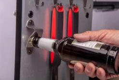 Grillfürst G521E 5-Brenner Edelstahl-Gasgrill Mit Hochtemperaturbrenner, Heckbrenner Und Edelstahl Rosten - X-DEAL Inkl. Zubehörpaket -Broil King || Napoleon || Rösle Verkaufsgeschäft Grillfuerst Gasgrill G521E Flaschenoeffner