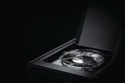 Napoleon Rogue 425 Gasgrill - All Black - Mit Seitenbrenner - Hero Modell 2023 Mit Heckbrenner Inkl. Drehspieß Und Abdeckhaube -Broil King || Napoleon || Rösle Verkaufsgeschäft Napoleon Gasgrill Rogue Seitenkocher