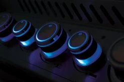 Napoleon Prestige Pro 500-3 Edelstahl Gasgrill Inkl. Drehspieß - Modell 2023 -Broil King || Napoleon || Rösle Verkaufsgeschäft Napoleon Prestige Pro 500 Drehknopfbeleuchtung