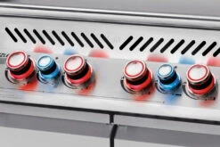 Napoleon Prestige Pro 500-3 Edelstahl Gasgrill Inkl. Drehspieß - Modell 2023 -Broil King || Napoleon || Rösle Verkaufsgeschäft Napoleon Prestige Pro 500 safety glow Drehknopfbeleuchtung