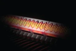 Napoleon Rogue SE 525 Gasgrill, Schwarz Mit Gussrosten, Sizzle Zone Und Heckbrenner - Modell 2023 -Broil King || Napoleon || Rösle Verkaufsgeschäft Napoleon Rogue SE Backburner Heckbrenner glow 1