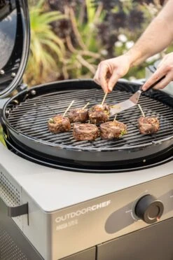 Outdoorchef Gas Kugelgrill Arosa 570 G Evo Grey Steel -Broil King || Napoleon || Rösle Verkaufsgeschäft Outdoorchef Arosa 570 G Evo Grey Steel indirekt Grillen