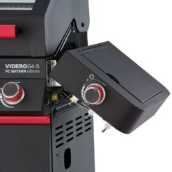 Rösle Videro G4-S VARIO+ Schwarz Gasgrill - FC Bayern Edition -Broil King || Napoleon || Rösle Verkaufsgeschäft Roesle Gasgrill Videro FC Bayern Detail Seitenablage