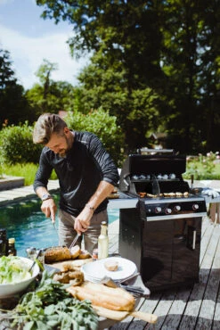 Outdoorchef Dualchef 325 G Gasgrill Mit Seitenkocher + BLAZING ZONE Infrarotbrenner 24 Outdoorchef Dualchef 325 G Gasgrill Mit Seitenkocher + BLAZING ZONE Infrarotbrenner -Broil King || Napoleon || Rösle Verkaufsgeschäft outdoorchef dualchef 325 g garten 18 700 02